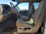 ✅ 2000 Ford Excursion XLT • VIN: 1FMNU40S5YEB87300 • Lot: 91559835. Wystawiony na Copart z przebiegiem 215 114 mil. Bezpłatny archiwum sprzedaży aukcyjnych z USA i szczegółowy raport historii pojazdu na DreamBid. Zdjęcie 7.