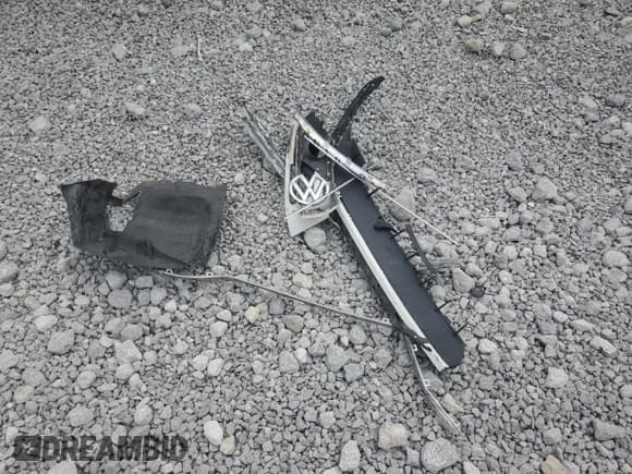 ✅ 2017 Volkswagen Touareg Executive • VIN: WVGGF7BP9HD001146 • Lot: 71483605. Listed on Copart with 143,912 mi. Free auction sales archive from the USA and detailed vehicle history report at DreamBid. Image 13.