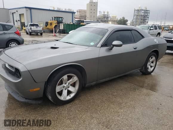 2011 Dodge Challenger z VIN 2B3CJ4DG0BH601949, wystawiony jako Copart lot #70863954 z przebiegiem 172 808 mil mil oraz Czysty tytuł • Clean title. Historia ofert i sprzedaży dostępna na DreamBid. Obrazek 1.