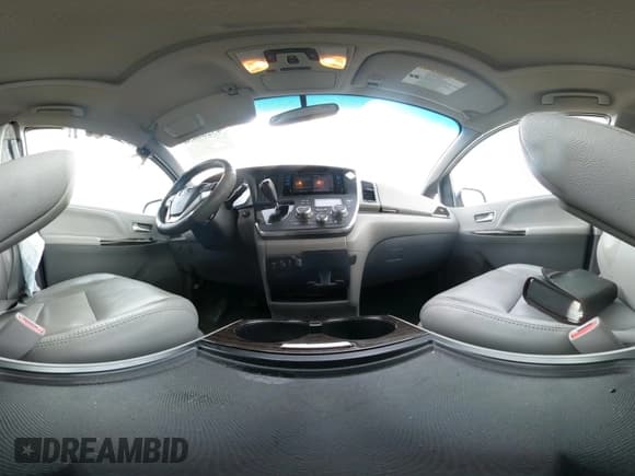 ✅ 2017 Toyota Sienna XLE • VIN: 5TDYZ3DC3HS847876 • Lot: 43288058. Listed on IAAI with 95,784 mi. Free auction sales archive from the USA and detailed vehicle history report at DreamBid. Image 18.