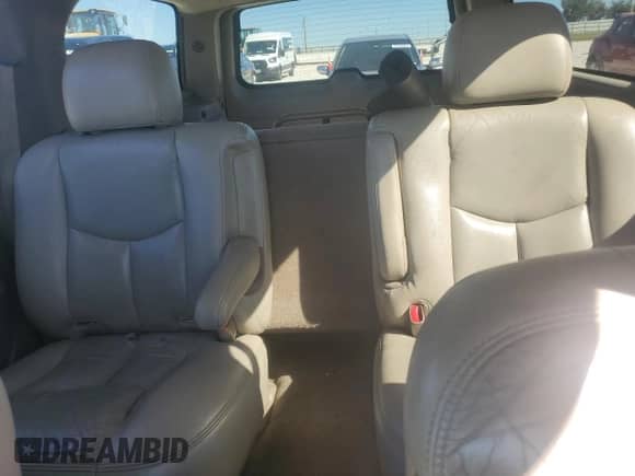 2004 Chevrolet Suburban LT z VIN 3GNEC16Z04G313261, wystawiony jako Copart lot #81499894 z przebiegiem Nie podano mil oraz Szkoda całkowita • Salvage title. Historia ofert i sprzedaży dostępna na DreamBid. Obrazek 10.