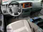 2006 Dodge 3500 SLT z VIN 3D7LX38C36G126808, wystawiony jako Copart lot #55841385 z przebiegiem 384 279 mil mil oraz Czysty tytuł • Clean title. Historia ofert i sprzedaży dostępna na DreamBid. Obrazek 8.