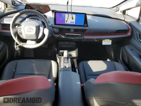 2025 Toyota Prius SE z VIN JTDACACU9S3043379, wystawiony jako Copart lot #85342555 z przebiegiem 3 866 mil mil oraz Szkoda całkowita • Salvage title. Historia ofert i sprzedaży dostępna na DreamBid. Obrazek 8.