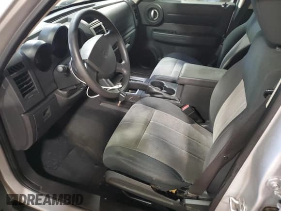 ✅ 2007 Dodge Nitro SXT • VIN: 1D8GU28KX7W570181 • Lot: 80915645. Wystawiony na Copart z przebiegiem 86 199 mil. Bezpłatny archiwum sprzedaży aukcyjnych z USA i szczegółowy raport historii pojazdu na DreamBid. Zdjęcie 7.