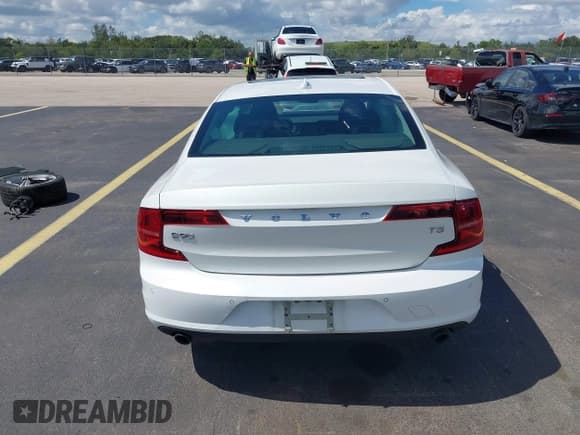 ✅ 2019 Volvo S90 Momentum • VIN: LVY102AK7KP081792 • Lot: 43397465. Wystawiony na IAAI z przebiegiem 119 142 mil. Bezpłatny archiwum sprzedaży aukcyjnych z USA i szczegółowy raport historii pojazdu na DreamBid. Zdjęcie 17.