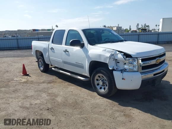 ✅ 2011 Chevrolet Silverado 1500 LS • VIN: 3GCPCREA5BG408018 • Lot: 43217341. Wystawiony na IAAI z przebiegiem 190 884 mil. Bezpłatny archiwum sprzedaży aukcyjnych z USA i szczegółowy raport historii pojazdu na DreamBid. Zdjęcie 1.