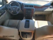 ✅ 2009 Chevrolet Suburban LTZ • VIN: 1GNFC36J29R300643 • Lot: 81653145. Wystawiony na Copart z przebiegiem 213 084 mil. Bezpłatny archiwum sprzedaży aukcyjnych z USA i szczegółowy raport historii pojazdu na DreamBid. Zdjęcie 8.