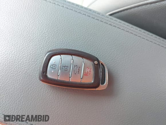 ✅ 2017 Hyundai Elantra SE • VIN: 5NPD84LF4HH093928 • Lot: 43064107. Listed on IAAI with 101,443 mi. Free auction sales archive from the USA and detailed vehicle history report at DreamBid. Image 11.