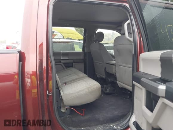 ✅ 2017 Ford F-150 XL • VIN: 1FTEW1EF4HFA65644 • Lot: 43292295. Wystawiony na IAAI z przebiegiem 112 170 mil. Bezpłatny archiwum sprzedaży aukcyjnych z USA i szczegółowy raport historii pojazdu na DreamBid. Zdjęcie 8.