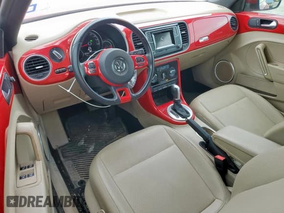 ✅ 2019 Volkswagen Beetle S • VIN: 3VW5DAAT3KM509845 • Lot: 70008025. Wystawiony na Copart z przebiegiem 98 161 mil. Bezpłatny archiwum sprzedaży aukcyjnych z USA i szczegółowy raport historii pojazdu na DreamBid. Zdjęcie 8.