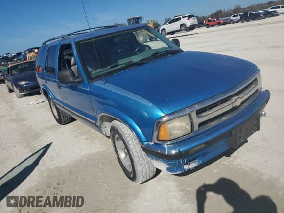 1995 Chevrolet Blazer с VIN 1GNCS13W7SK206038, выставлен на аукционе Copart как лот 76593134 с пробегом 135 008 миль миль и Списание • Salvage title. История ставок и продаж доступна на DreamBid. Изображение 4.