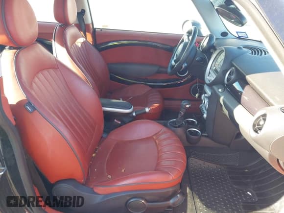 ✅ 2007 MINI Hardtop • VIN: WMWMF33527TT50230 • Lot: 43806600. Wystawiony na IAAI z przebiegiem 137 991 mil. Bezpłatny archiwum sprzedaży aukcyjnych z USA i szczegółowy raport historii pojazdu na DreamBid. Zdjęcie 5.