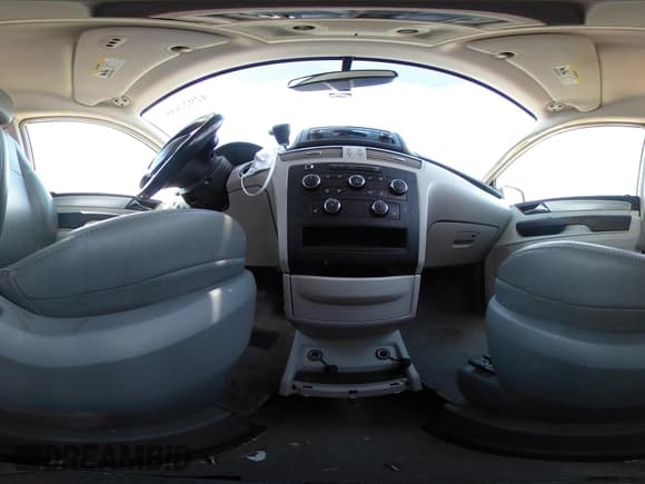 ✅ 2012 Volkswagen Routan SE • VIN: 2C4RVABG3CR354131 • Lot: 42922689. Listed on IAAI with 144,458 mi. Free auction sales archive from the USA and detailed vehicle history report at DreamBid. Image 18.