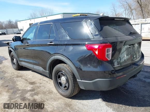 ✅ 2022 Ford Police Interceptor Utility • VIN: 1FM5K8AB7NGA02479 • Lot: 41737820. Wystawiony na IAAI z przebiegiem 85 571 mil. Bezpłatny archiwum sprzedaży aukcyjnych z USA i szczegółowy raport historii pojazdu na DreamBid. Zdjęcie 3.