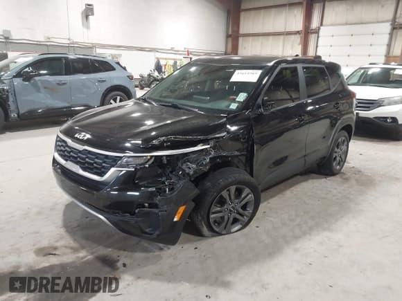 ✅ 2023 Kia Seltos LX • VIN: KNDEPCAA9P7374411 • Лот: 43614389. Опубликован ранее на IAAI с пробегом 48 159 миль. Бесплатный доступ к архиву аукционных продаж из США и подробный отчёт об истории автомобиля на DreamBid. Изображение 2.