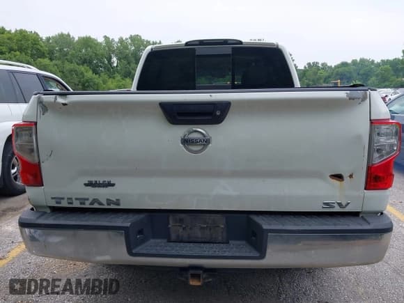 ✅ 2017 Nissan Titan SV • VIN: 1N6AA1EK1HN533195 • Lot: 42471908. Listed on IAAI with 172,279 mi. Free auction sales archive from the USA and detailed vehicle history report at DreamBid. Image 16.