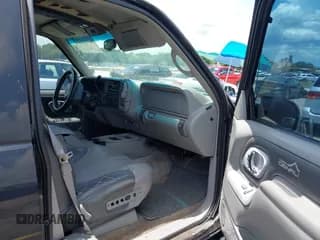 ✅ 2000 GMC Denali • VIN: 1GKEK63R1YR196023 • Lot: 42695879. Wystawiony na IAAI z przebiegiem 109 669 mil. Bezpłatny archiwum sprzedaży aukcyjnych z USA i szczegółowy raport historii pojazdu na DreamBid. Zdjęcie 5.