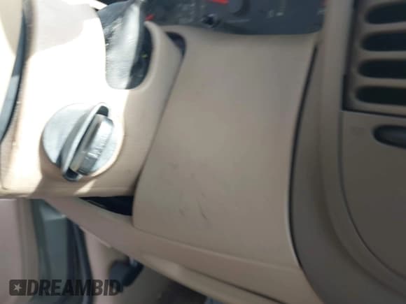 ✅ 1999 Ford Expedition XLT • VIN: 1FMRU17L3XLB53719 • Lot: 42640248. Listed on IAAI with Not provided. Free auction sales archive from the USA and detailed vehicle history report at DreamBid. Image 11.