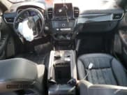 ✅ 2017 Mercedes-Benz GLE 350 • VIN: 4JGDA5HB9HA883325 • Lot: 81460005. Wystawiony na Copart z przebiegiem Nie podano. Bezpłatny archiwum sprzedaży aukcyjnych z USA i szczegółowy raport historii pojazdu na DreamBid. Zdjęcie 8.