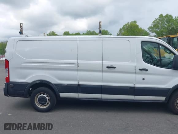 ✅ 2019 Ford Transit • VIN: 1FTYE9ZM5KKA75945 • Lot: 42251898. Listed on IAAI with 225,622 mi. Free auction sales archive from the USA and detailed vehicle history report at DreamBid. Image 13.