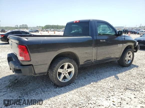 2017 Ram 1500 Tradesman z VIN 3C6JR6AT7HG797058, wystawiony jako Copart lot #51237615 z przebiegiem 141 384 mil mil oraz Szkoda całkowita • Salvage title. Historia ofert i sprzedaży dostępna na DreamBid. Obrazek 3.
