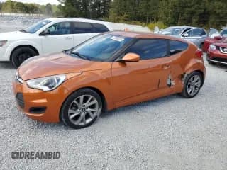 ✅ 2016 Hyundai Veloster • VIN: KMHTC6AD6GU299730 • Lot: 77888374. Wystawiony na Copart z przebiegiem 95 440 mil. Bezpłatny archiwum sprzedaży aukcyjnych z USA i szczegółowy raport historii pojazdu na DreamBid. Zdjęcie 1.