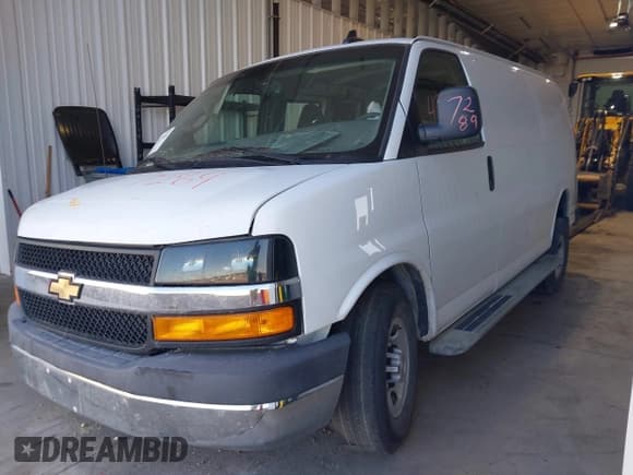 ✅ 2022 Chevrolet Express Cargo • VIN: 1GCWGAFP6N1154973 • Lot: 43357289. Wystawiony na IAAI z przebiegiem 39 106 mil. Bezpłatny archiwum sprzedaży aukcyjnych z USA i szczegółowy raport historii pojazdu na DreamBid. Zdjęcie 18.