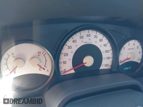 ✅ 2010 Dodge Dakota Bighorn/Lonestar • VIN: 1D7CW3GP5AS130870 • Lot: 40929651. Wystawiony na IAAI z przebiegiem 128 077 mil. Bezpłatny archiwum sprzedaży aukcyjnych z USA i szczegółowy raport historii pojazdu na DreamBid. Zdjęcie 7.