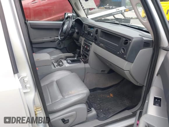 ✅ 2007 Jeep Commander Sport • VIN: 1J8HG48P47C556787 • Lot: 42695897. Listed on IAAI with 146,272 mi. Free auction sales archive from the USA and detailed vehicle history report at DreamBid. Image 5.
