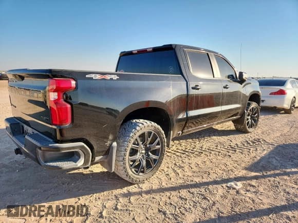 ✅ 2022 Chevrolet Silverado 1500 RST • VIN: 1GCUYEET2NZ184094 • Лот: 84618775. Опубликован ранее на Copart с пробегом 89 837 миль. Бесплатный доступ к архиву аукционных продаж из США и подробный отчёт об истории автомобиля на DreamBid. Изображение 3.