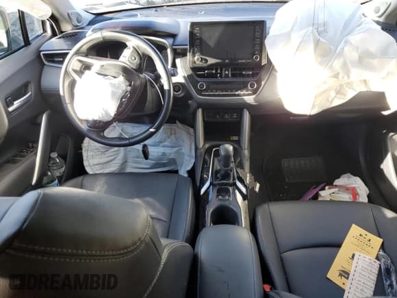 ✅ 2022 Toyota Corolla Cross XLE • VIN: 7MUDAABG2NV009288 • Lot: 82451245. Wystawiony na Copart z przebiegiem Nie podano. Bezpłatny archiwum sprzedaży aukcyjnych z USA i szczegółowy raport historii pojazdu na DreamBid. Zdjęcie 8.