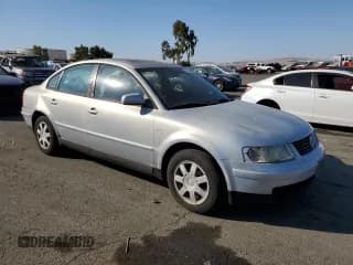 ✅ 2001 Volkswagen Passat • VIN: WVWAC63B41P013693 • Lot: 74254064. Wystawiony na Copart z przebiegiem 106 707 mil. Bezpłatny archiwum sprzedaży aukcyjnych z USA i szczegółowy raport historii pojazdu na DreamBid. Zdjęcie 4.