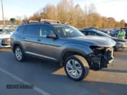 ✅ 2022 Volkswagen Atlas SE • VIN: 1V2KR2CA8NC551702 • Лот: 43642636. Опубликован ранее на IAAI с пробегом 52 057 миль. Бесплатный доступ к архиву аукционных продаж из США и подробный отчёт об истории автомобиля на DreamBid. Изображение 1.