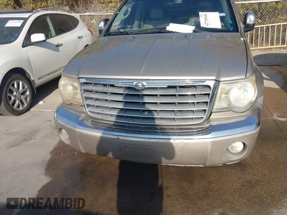 ✅ 2008 Chrysler Aspen Limited • VIN: 1A8HX58228F142000 • Lot: 43735548. Wystawiony na IAAI z przebiegiem 243 648 mil. Bezpłatny archiwum sprzedaży aukcyjnych z USA i szczegółowy raport historii pojazdu na DreamBid. Zdjęcie 6.