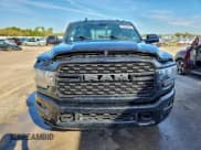 ✅ 2022 Ram 2500 Big Horn • VIN: 3C6UR5DL6NG319129 • Lot: 95545945. Wystawiony na Copart z przebiegiem 20 648 mil. Bezpłatny archiwum sprzedaży aukcyjnych z USA i szczegółowy raport historii pojazdu na DreamBid. Zdjęcie 5.