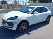 ✅ 2023 Porsche Macan • VIN: WP1AA2A56PLB15605 • Лот: 42882618. Опубликован ранее на IAAI с пробегом 23 742 миль. Бесплатный доступ к архиву аукционных продаж из США и подробный отчёт об истории автомобиля на DreamBid. Изображение 2.