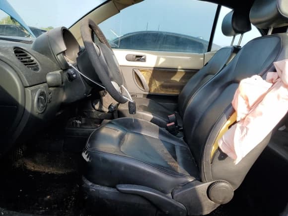 ✅ 2007 Volkswagen Beetle • VIN: 3VWRF31Y27M408435 • Lot: 61217954. Listed on Copart with 229,698 mi. Free auction sales archive from the USA and detailed vehicle history report at DreamBid. Image 7.