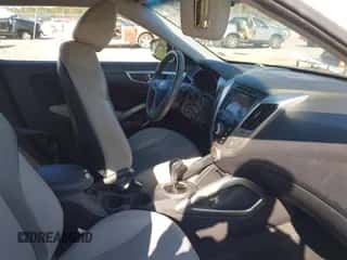 2012 Hyundai Veloster w/Red Int с VIN KMHTC6AD6CU028161, выставлен на аукционе IAAI как лот 43564329 с пробегом 98 673 миль миль и . История ставок и продаж доступна на DreamBid. Изображение 5.