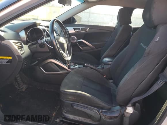 ✅ 2017 Hyundai Veloster • VIN: KMHTC6AD9HU319292 • Lot: 75811954. Wystawiony na Copart z przebiegiem 105 702 mil. Bezpłatny archiwum sprzedaży aukcyjnych z USA i szczegółowy raport historii pojazdu na DreamBid. Zdjęcie 7.