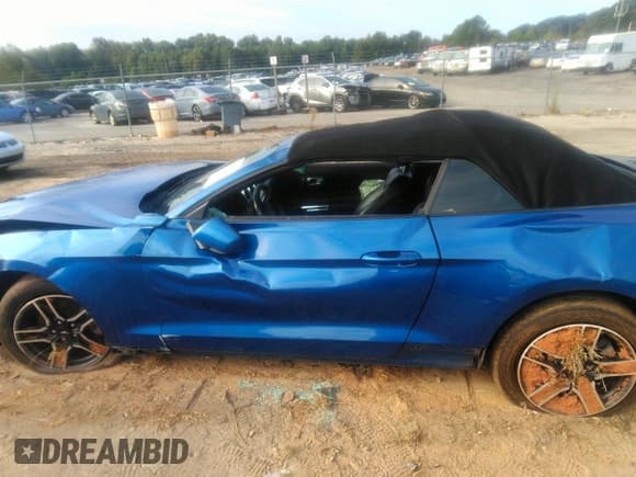 ✅ 2018 Ford Mustang EcoBoost Premium • VIN: 1FATP8UH6J5117678 • Лот: 43251624. Опубликован ранее на IAAI с пробегом 101 903 миль. Бесплатный доступ к архиву аукционных продаж из США и подробный отчёт об истории автомобиля на DreamBid. Изображение 14.