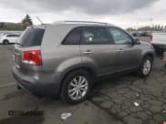 ✅ 2011 Kia Sorento LX • VIN: 5XYKT4A25BG100969 • Лот: 86716455. Опубликован ранее на Copart с пробегом 222 596 миль. Бесплатный доступ к архиву аукционных продаж из США и подробный отчёт об истории автомобиля на DreamBid. Изображение 3.