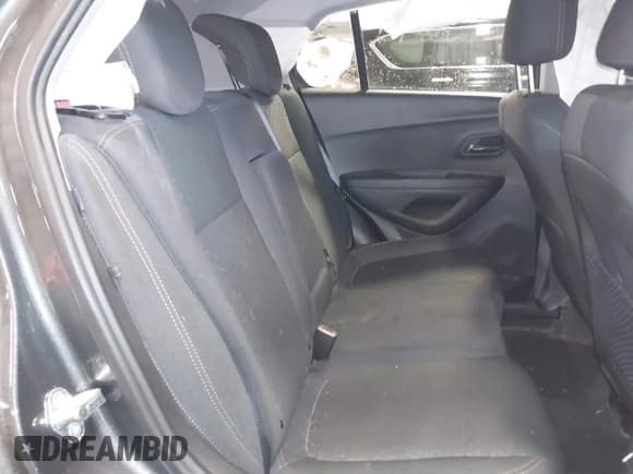 ✅ 2020 Chevrolet Trax LS • VIN: 3GNCJKSB6LL260650 • Lot: 43568393. Wystawiony na IAAI z przebiegiem 14 828 mil. Bezpłatny archiwum sprzedaży aukcyjnych z USA i szczegółowy raport historii pojazdu na DreamBid. Zdjęcie 8.