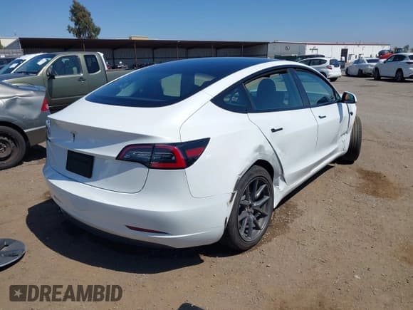 ✅ 2023 Tesla Model 3 • VIN: 5YJ3E1EA2PF571569 • Lot: 42288715. Wystawiony na IAAI z przebiegiem 30 271 mil. Bezpłatny archiwum sprzedaży aukcyjnych z USA i szczegółowy raport historii pojazdu na DreamBid. Zdjęcie 4.