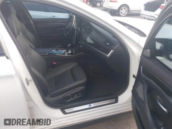 ✅ 2014 BMW 5 Series 550i • VIN: WBAKN9C51ED681465 • Lot: 43323736. Listed on IAAI with 89,759 mi. Free auction sales archive from the USA and detailed vehicle history report at DreamBid. Image 5.