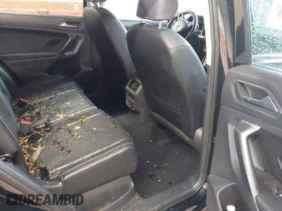 ✅ 2021 Volkswagen Tiguan SE • VIN: 3VV2B7AX2MM096399 • Lot: 42247061. Wystawiony na IAAI z przebiegiem 54 273 mil. Bezpłatny archiwum sprzedaży aukcyjnych z USA i szczegółowy raport historii pojazdu na DreamBid. Zdjęcie 8.