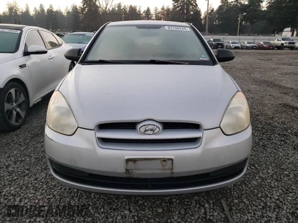 2007 Hyundai Accent GS z VIN KMHCM36C27U014985, wystawiony jako Copart lot #83150244 z przebiegiem 151 948 mil mil oraz Czysty tytuł • Clean title. Historia ofert i sprzedaży dostępna na DreamBid. Obrazek 5.