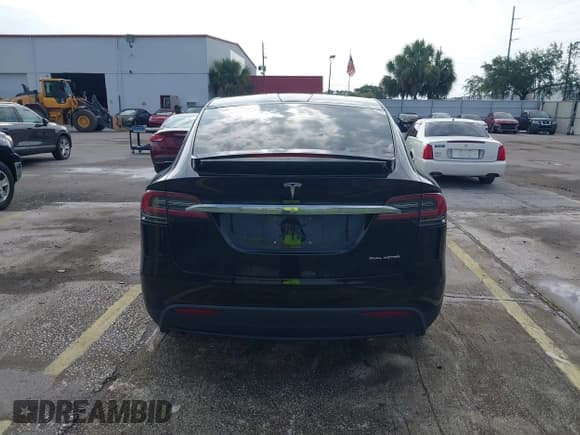 ✅ 2020 Tesla Model X Long Range • VIN: 5YJXCDE24LF234123 • Lot: 42704369. Wystawiony na IAAI z przebiegiem 40 794 mil. Bezpłatny archiwum sprzedaży aukcyjnych z USA i szczegółowy raport historii pojazdu na DreamBid. Zdjęcie 15.