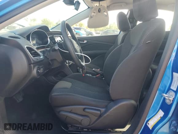 ✅ 2016 Dodge Dart SE • VIN: 1C3CDFAA7GD591916 • Lot: 82384345. Wystawiony na Copart z przebiegiem 64 669 mil. Bezpłatny archiwum sprzedaży aukcyjnych z USA i szczegółowy raport historii pojazdu na DreamBid. Zdjęcie 7.