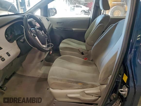 ✅ 2011 Toyota Sienna • VIN: 5TDZK3DC9BS094242 • Lot: 94259735. Listed on Copart with 189,166 mi. Free auction sales archive from the USA and detailed vehicle history report at DreamBid. Image 7.