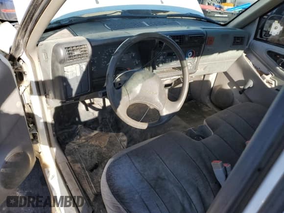 ✅ 1994 Chevrolet S-10 • VIN: 1GCCS144XR8213014 • Лот: 88545255. Опубликован ранее на Copart с пробегом 163 884 миль. Бесплатный доступ к архиву аукционных продаж из США и подробный отчёт об истории автомобиля на DreamBid. Изображение 8.